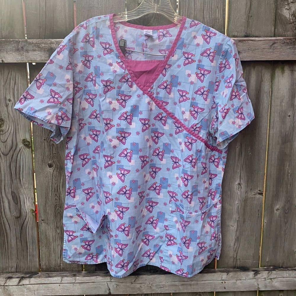 Butterfly scrub top sz. L